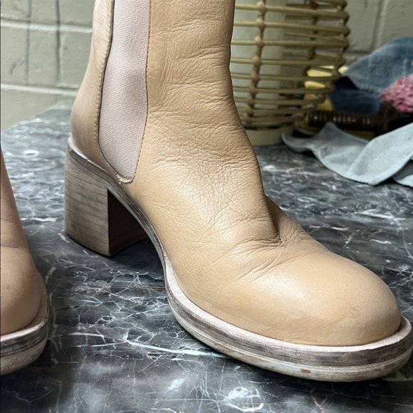 Free People Essential Chelsea Boots - Picture 5 of 6